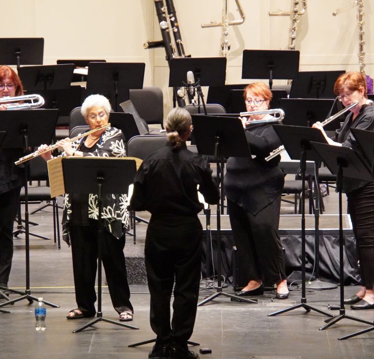 Trudy Kane performs the NFA Premiere of Lansing McLoskey's …que la tierra se partió por su sonido with the Professional Flute Chamber Choir led by Kelly Via credit George Kontos