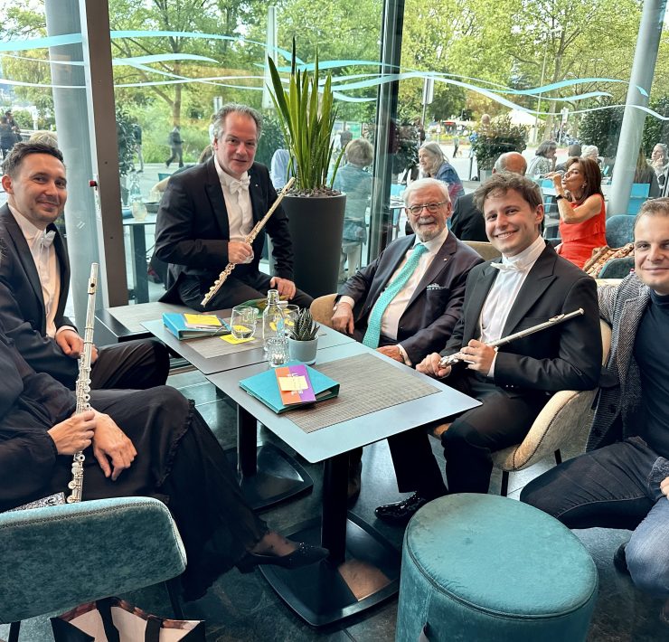 Sir James with the flutists of the Berlin Philharmonic in August 2023